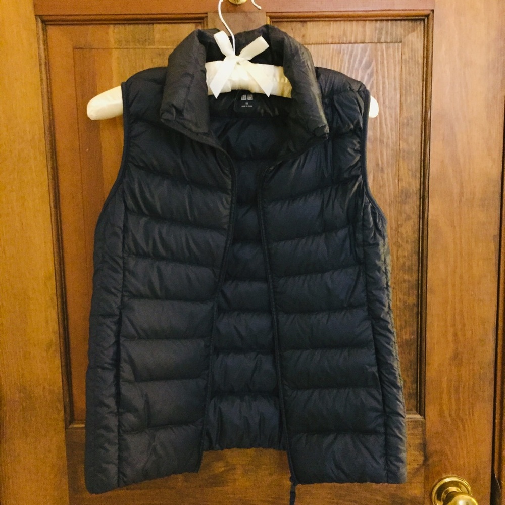 Uniqlo heat tech navy puffer vest Sz. XS